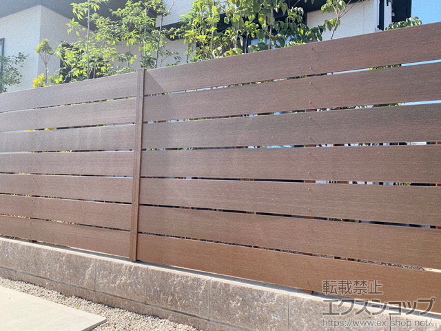 愛知県あま市ののフェンス・柵 プラドワンフェンス ジョイントあり仕様 板7段　隙間10ｍｍ 施工例