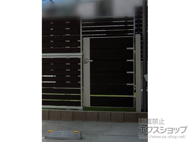 兵庫県神戸市のの門扉 ルシアス門扉BW01型 横スリット 片開き 複合カラー 門柱使用 施工例