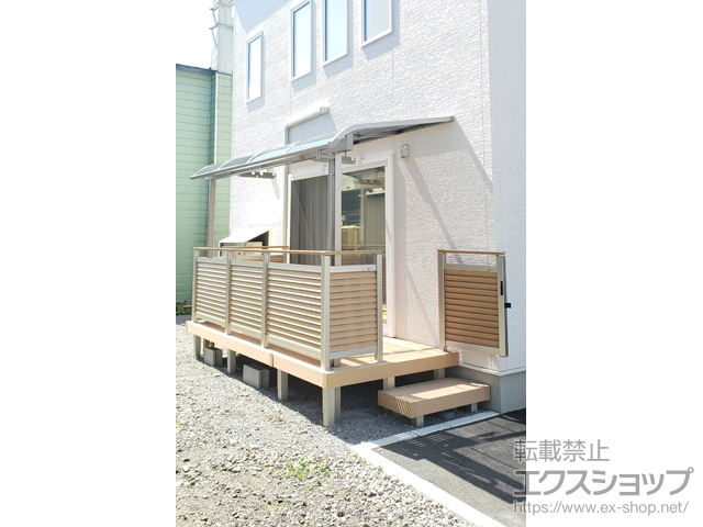 北海道函館市ののウッドデッキ リウッドデッキ 200＋独立ステップ2型＋ルシアスデッキフェンスB05型<通風ガラリルーバータイプ>＋ルシアスデッキ門扉B05型＜通風ガラリルーバータイプ＞ 施工例