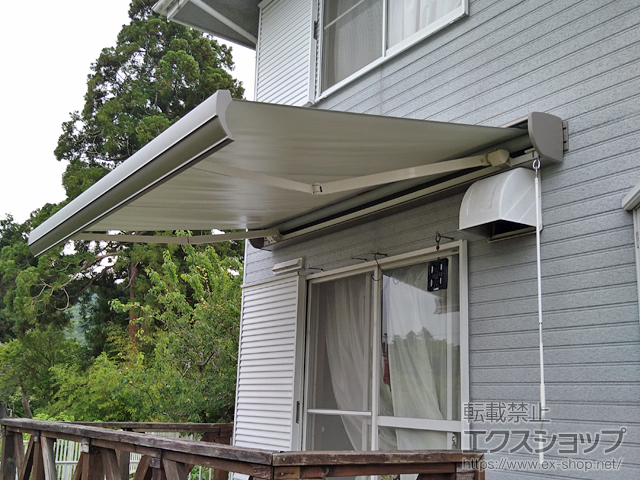 宮城県柴田郡柴田町のLIXIL リクシル（トステム）のオーニング・日よけ 彩風 あやかぜ L型　手動式 施工例