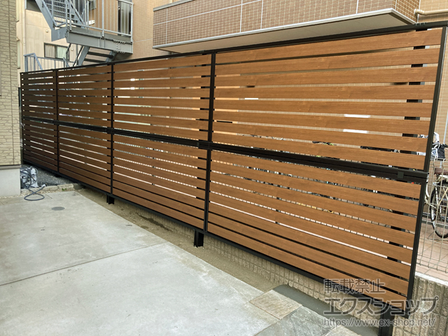 東京都江戸川区ののフェンス・柵 モクアルフェンス 横板タイプ 2段支柱 自立建て用 施工例