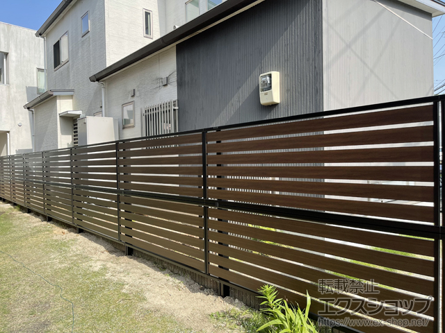 福岡県福岡市ののフェンス・柵 モクアルフェンス 横板タイプ 2段支柱 自立建て用 施工例