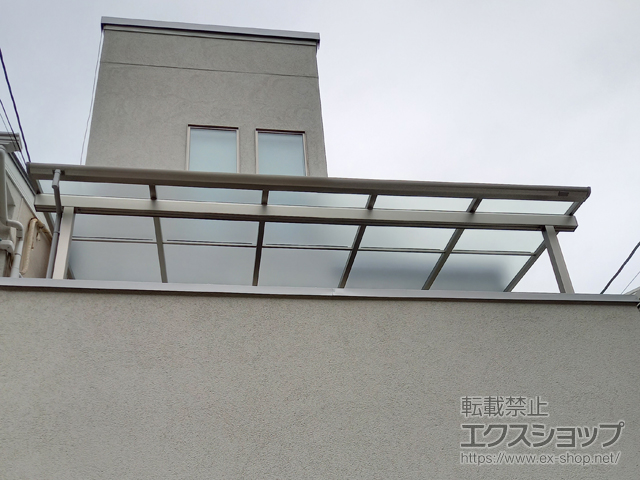 大阪府大阪市ののバルコニー・ベランダ屋根 ソラリア F型 屋根タイプ 単体 積雪〜20cm対応 施工例