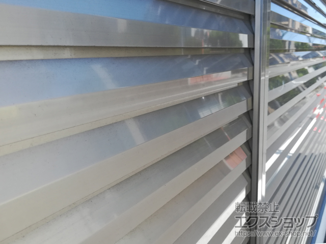 東京都狛江市ののフェンス・柵 ミエーネフェンス 目隠しルーバータイプ 2段支柱 自立建て用 施工例