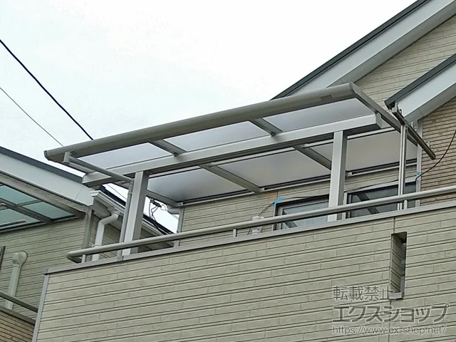 埼玉県さいたま市のYKKAPのバルコニー・ベランダ屋根 ソラリア F型 屋根タイプ 単体 積雪～20cm対応 施工例