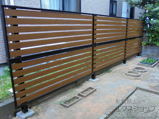 福井県敦賀市ののフェンス・柵 モクアルフェンス 横板タイプ 2段支柱 自立建て用 施工例