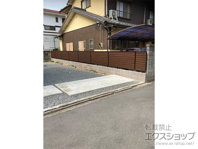香川県坂出市ののフェンス・柵 ルシアスフェンスF02型 横目隠し 木調カラー 自由柱施工 施工例