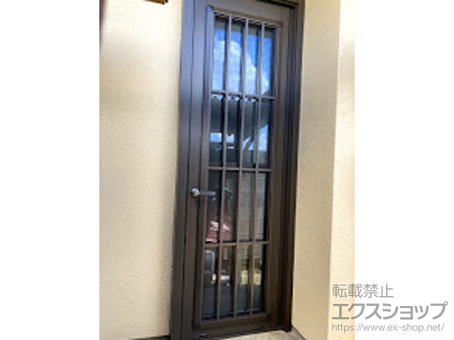 群馬県太田市のLIXIL リクシル（トステム）の玄関ドア リシェント勝手口ドア 断熱仕様（Low-E） ランマ無（R）L型 施工例