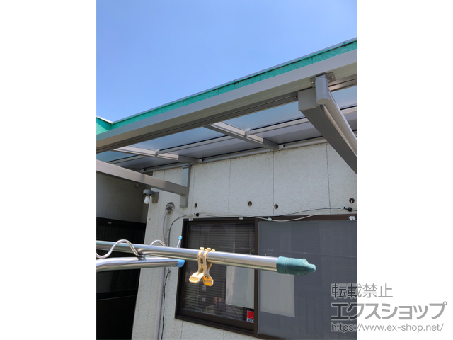 大阪府吹田市ののバルコニー・ベランダ屋根 ソラリア F型 ルーフタイプ 単体積雪〜20cm対応 施工例