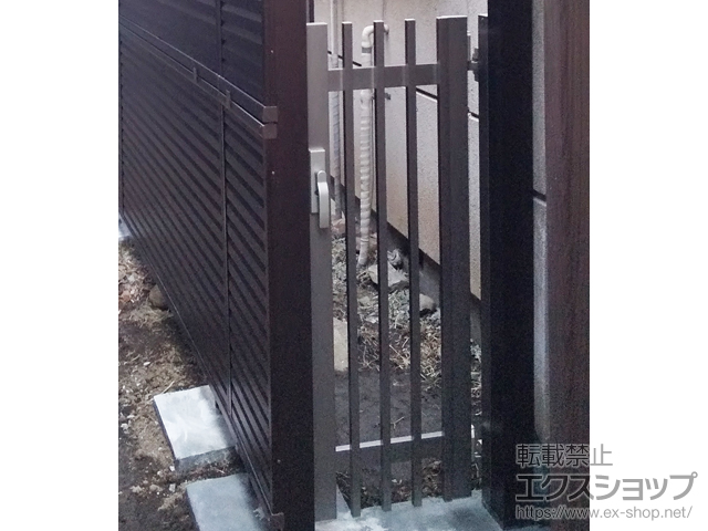 東京都北区のの門扉 アーキカットAタイプ 片開き　埋込施工用柱使用 施工例