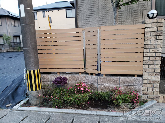 熊本県熊本市ののフェンス・柵 ルシアスフェンスH02型 横板格子 木調カラー　自由柱施工 施工例