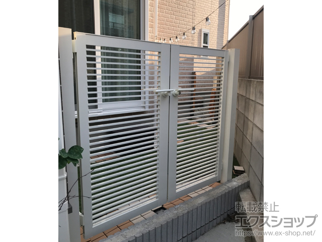 大阪府池田市のの門扉 【特注】開き門扉AB YR2型 両開き　柱使用 施工例