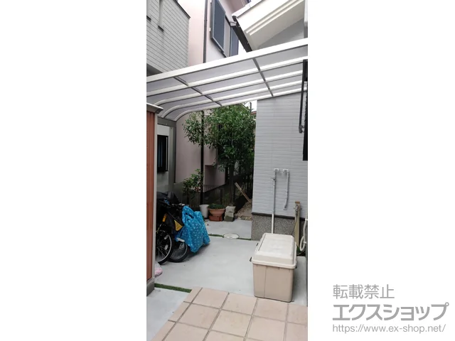 京都府城陽市のYKKAPのテラス屋根 ソラリア R型 テラスタイプ 単体 積雪～20cm対応 施工例