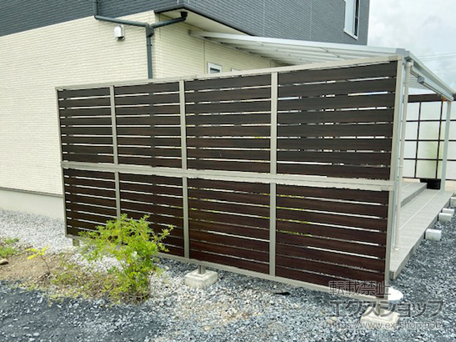 栃木県宇都宮市ののフェンス・柵 フェンスAB YS3型 横スリット3 アルミ多段柱仕様 木調カラー（パネル2段） 施工例