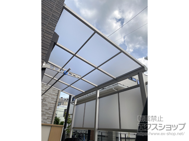 千葉県松戸市ののテラス屋根 ソラリア F型 テラスタイプ 単体 積雪〜20cm対応＋ソラリア用 前面パネル 柱標準タイプ(テラス屋根用) 1段 施工例