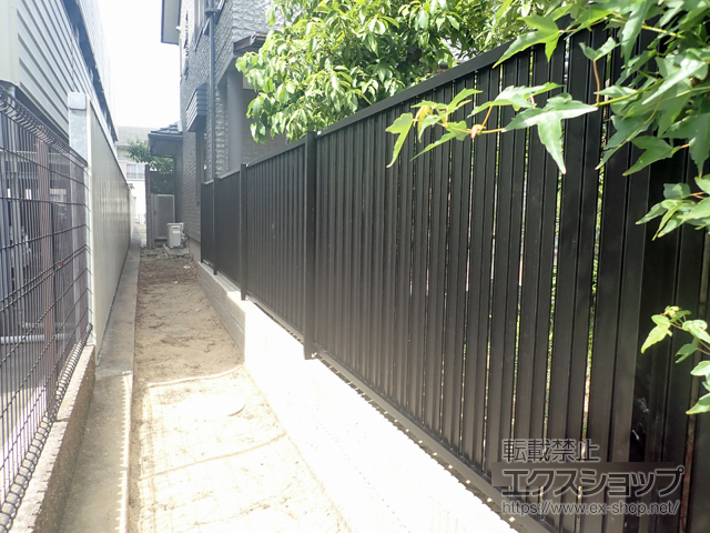 愛知県津島市ののフェンス・柵 フェンスAB TS2型 縦スリット2　アルミカラー　フリーポールタイプ 施工例