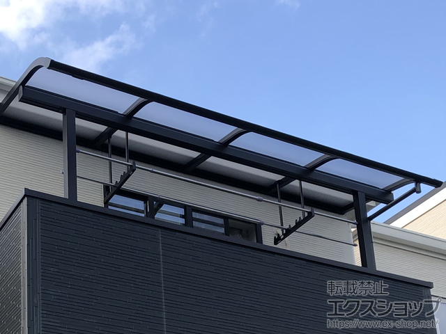 大阪府箕面市ののバルコニー・ベランダ屋根 ソラリア R型 屋根タイプ 単体 積雪〜20cm対応 施工例