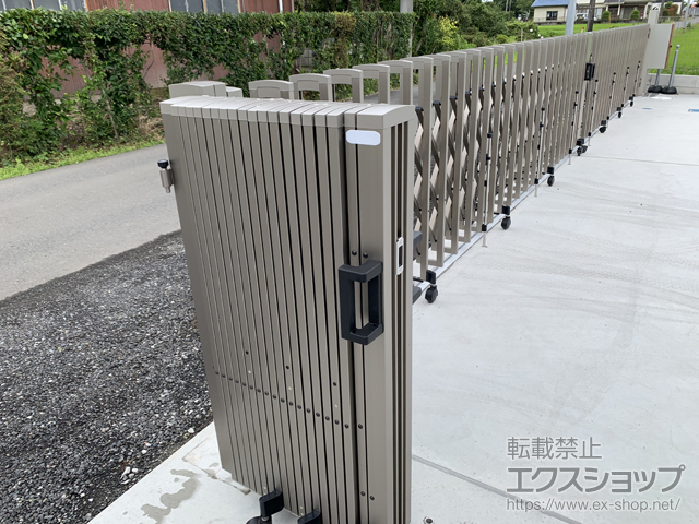 埼玉県吉川市ののカーゲート タフゲートII ガイドレールタイプ(後付け) 両開き 80W(40S+40M) 施工例
