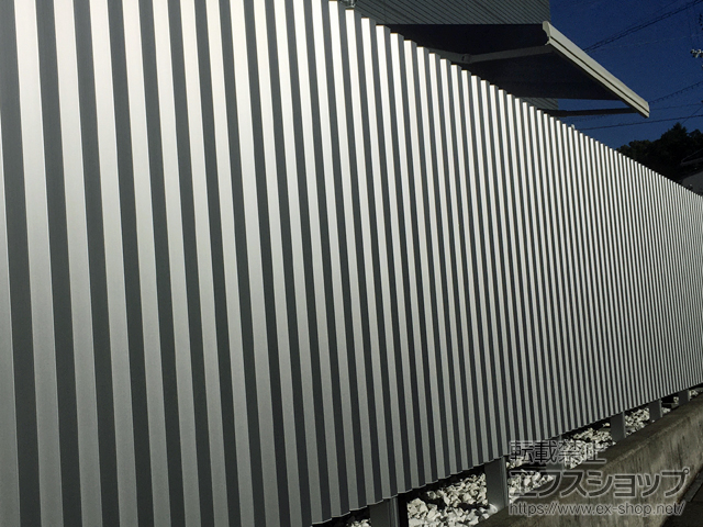 静岡県静岡市ののフェンス・柵 エルファード片面 5型 角度板格子 高尺タイプ フリー支柱タイプ ※R仕様 施工例