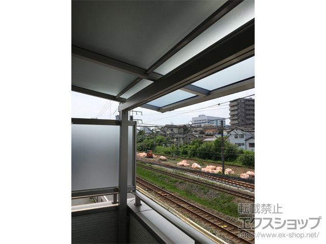 広島県安芸郡府中町ののバルコニー・ベランダ屋根 ソラリア F型 屋根タイプ 連棟 積雪〜20cm対応＋側面パネル 施工例