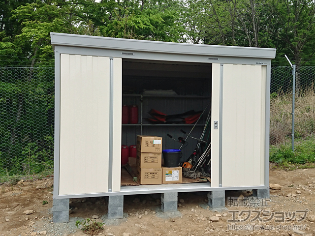山梨県北杜市のの物置・屋外倉庫 ネクスタ 多雪地型 3050×2630×2075 NXN-80S-FW 施工例