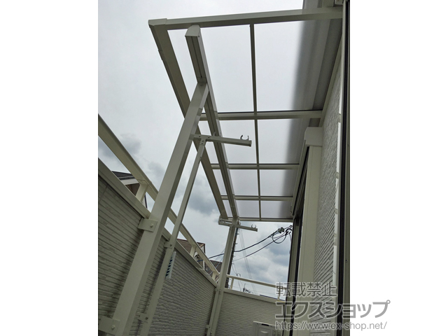 大阪府高槻市ののバルコニー・ベランダ屋根 ソラリア F型 屋根タイプ 単体 積雪〜20cm対応 施工例