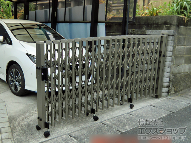 東京都町田市ののカーゲート トリップゲートII S型 傾斜地対応 ノンレール 片開き 41S 施工例