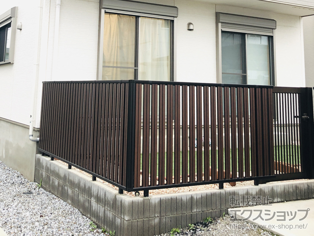 神奈川県藤沢市ののフェンス・柵 ルシアスフェンスF03型 横板 木目カラー 自由柱施工 施工例