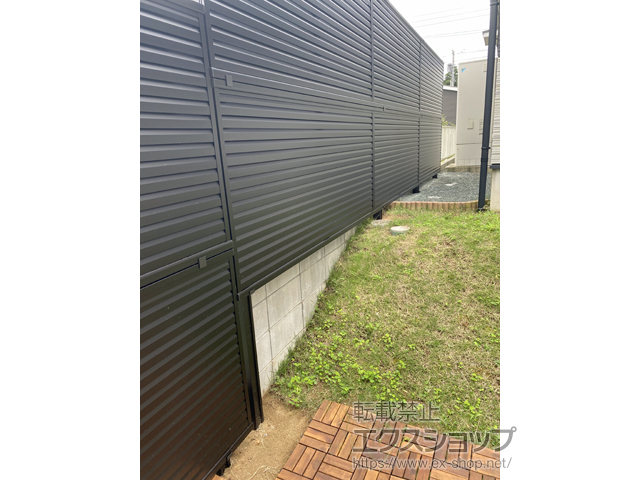 千葉県東金市ののフェンス・柵 ミエーネフェンス 目隠しルーバータイプ 2段支柱 自立建て用 施工例