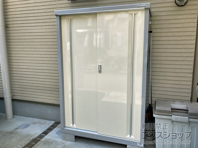 大阪府茨木市のの物置・屋外倉庫 シンプリー 一般型 1100×415×1603 MJX-114D-P-FW 施工例