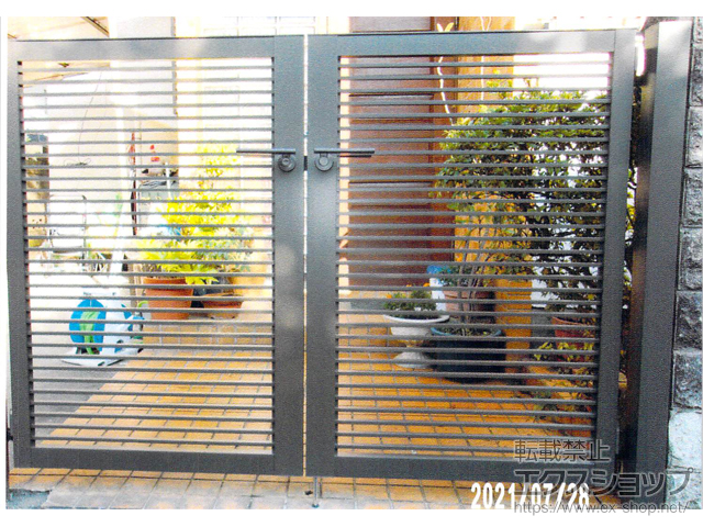 東京都調布市のの門扉 【特注】開き門扉AB YR2型 両開き　柱使用 施工例