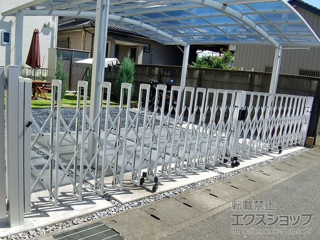 栃木県小山市ののカーゲート トリップゲートII 2型 スタンダード ノンレール 両開き 70W（35S+35M） 施工例