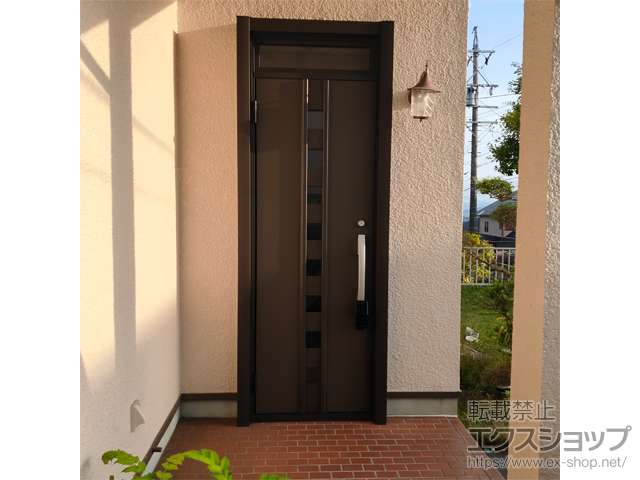 三重県名張市のLIXIL リクシル（トステム）の玄関ドア リシェント玄関ドア3 断熱K4仕様 片開き仕様(ランマ付)L M28型 ※手動仕様 施工例