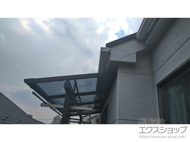 東京都小平市ののバルコニー・ベランダ屋根 ソラリア F型 屋根タイプ 単体 積雪〜20cm対応 施工例