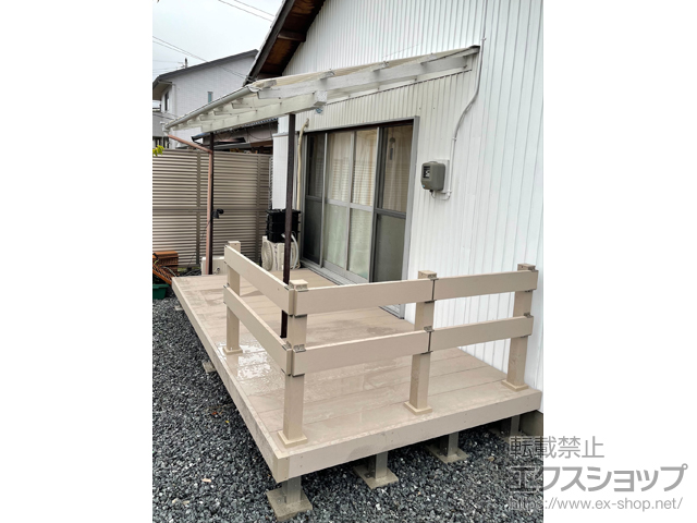 三重県四日市市ののウッドデッキ リウッドデッキ 200＋リウッドデッキフェンス4型<横パネル> 施工例
