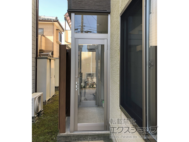 新潟県新潟市のLIXIL リクシル（トステム）の風除室 ツインガードIII ランマ付 Cタイプ 横材見込69 施工例