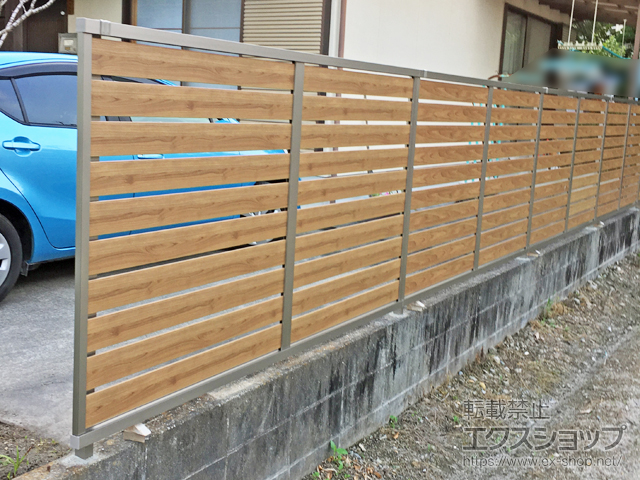 熊本県上天草市ののフェンス・柵 モクハイフェンス フリーポールタイプ　木調カラー 施工例