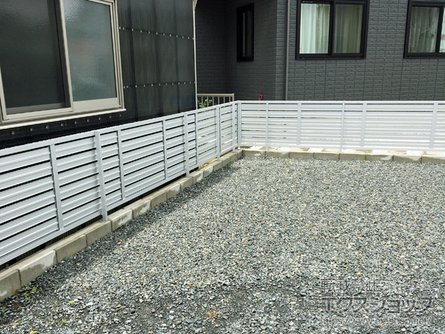 山口県山陽小野田市ののフェンス・柵 モクハイフェンス アルミ色タイプ フリーポールタイプ 施工例