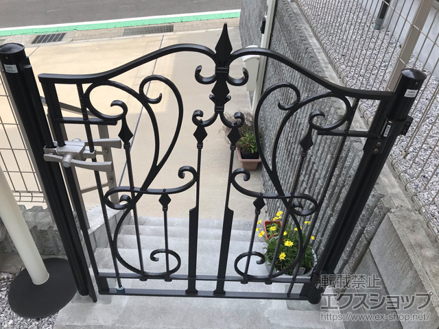 神奈川県横須賀市のの門扉 アプローチ ルナ CL型 片開き　吊元門柱使用 施工例