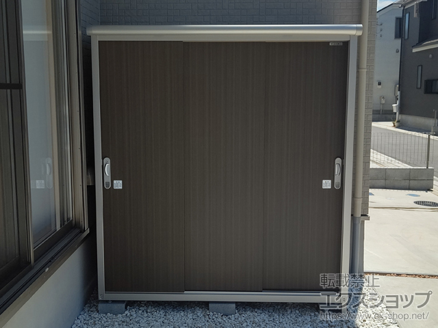 埼玉県上尾市のの物置・屋外倉庫 エスモ 一般型 1797×750×1959 ESE-1807A-DW 施工例