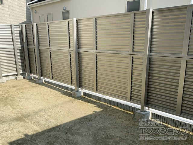愛知県あま市ののフェンス・柵 ミエーネフェンス 目隠しルーバータイプ 2段支柱 自立建て用 施工例