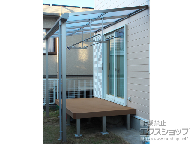 長崎県長崎市ののテラス屋根 プレシオステラスII F型 テラスタイプ 単体 積雪〜20cm対応＋吊り下げ式物干し(標準) 2本入り 施工例