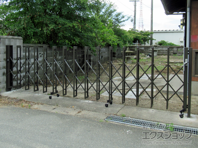 兵庫県高砂市ののカーゲート アルシャインII L型 Aタイプ ノンレール 片開き　480S 施工例