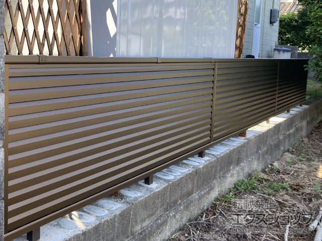 山口県山陽小野田市ののフェンス・柵 ミエーネフェンス 目隠しルーバータイプ 自由柱施工 施工例