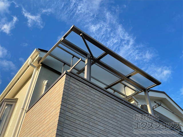 神奈川県藤沢市ののバルコニー・ベランダ屋根 スピーネ F型 屋根タイプ 単体 積雪〜20cm対応 施工例