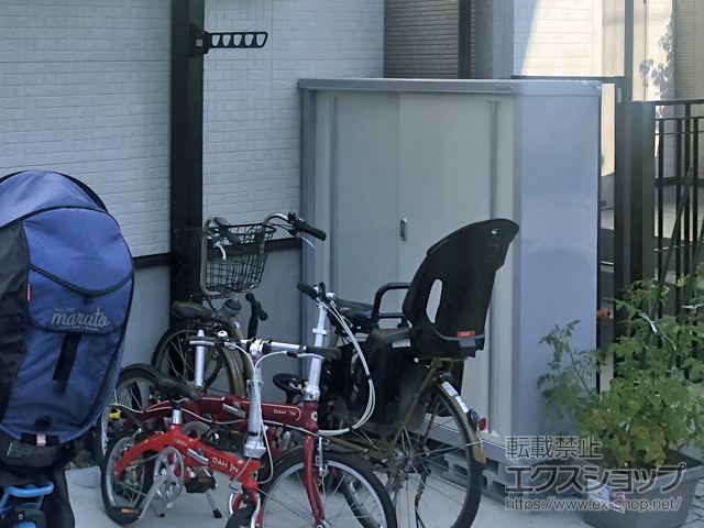 大阪府箕面市のの物置・屋外倉庫 シンプリー 一般型 1320×515×1603 MJX-135D-P-FW 施工例