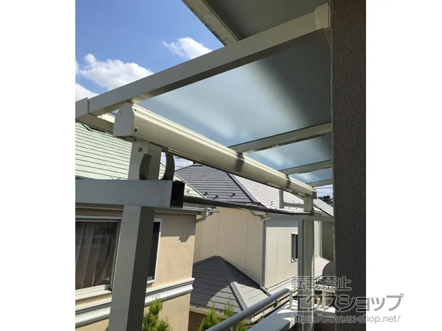埼玉県上尾市のYKKAPのバルコニー・ベランダ屋根 ソラリア F型 屋根タイプ 単体 積雪～20cm対応 施工例