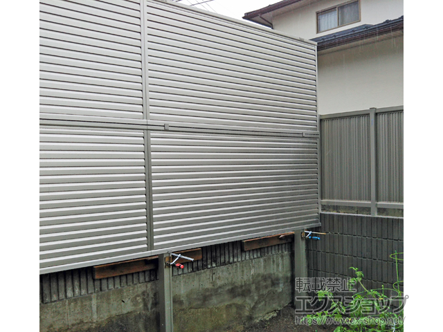 宮城県仙台市ののフェンス・柵 ミエーネフェンス 目隠しルーバータイプ 3段支柱 自立建て用(パネル2段) 施工例