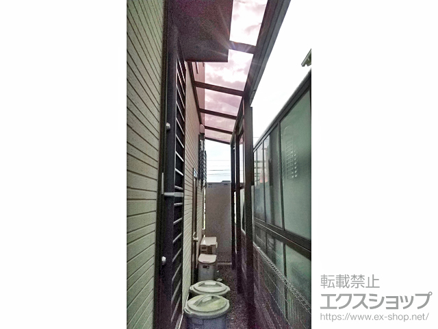 愛媛県松山市ののテラス屋根 ソラリア F型 テラスタイプ 連棟 積雪〜20cm対応＋前面パネル 施工例