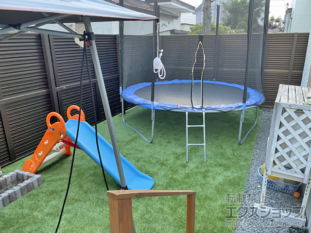 北海道旭川市ののフェンス・柵 ミエーネフェンス 目隠しルーバータイプ 2段支柱 自立建て用 施工例